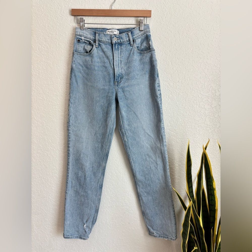 Abercrombie & Fitch The 90's Straight Ultra High Rise Jeans Size 4/27